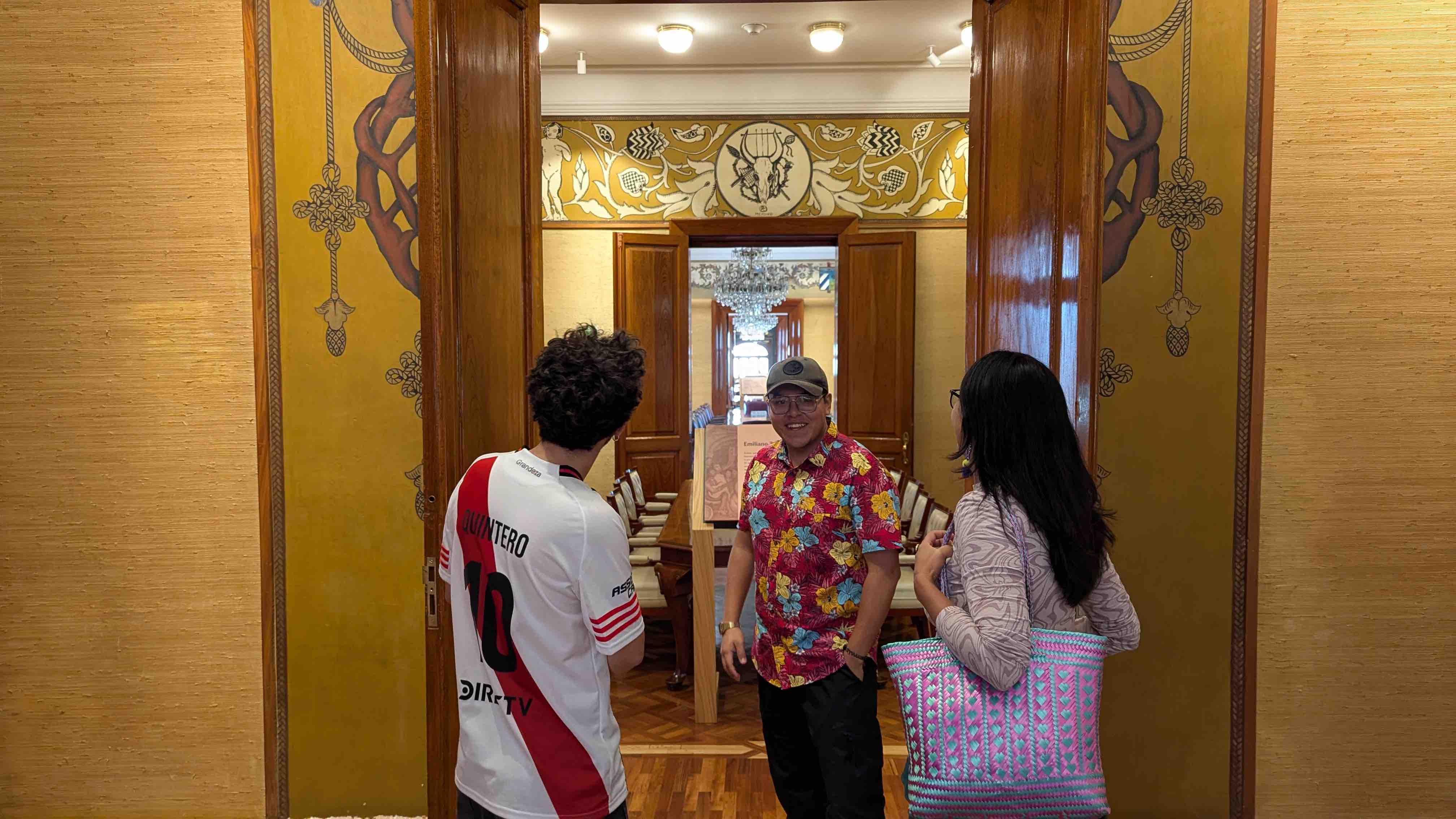 Alternative Historic Center Tour: Murals, Legends and Underground Sites.

