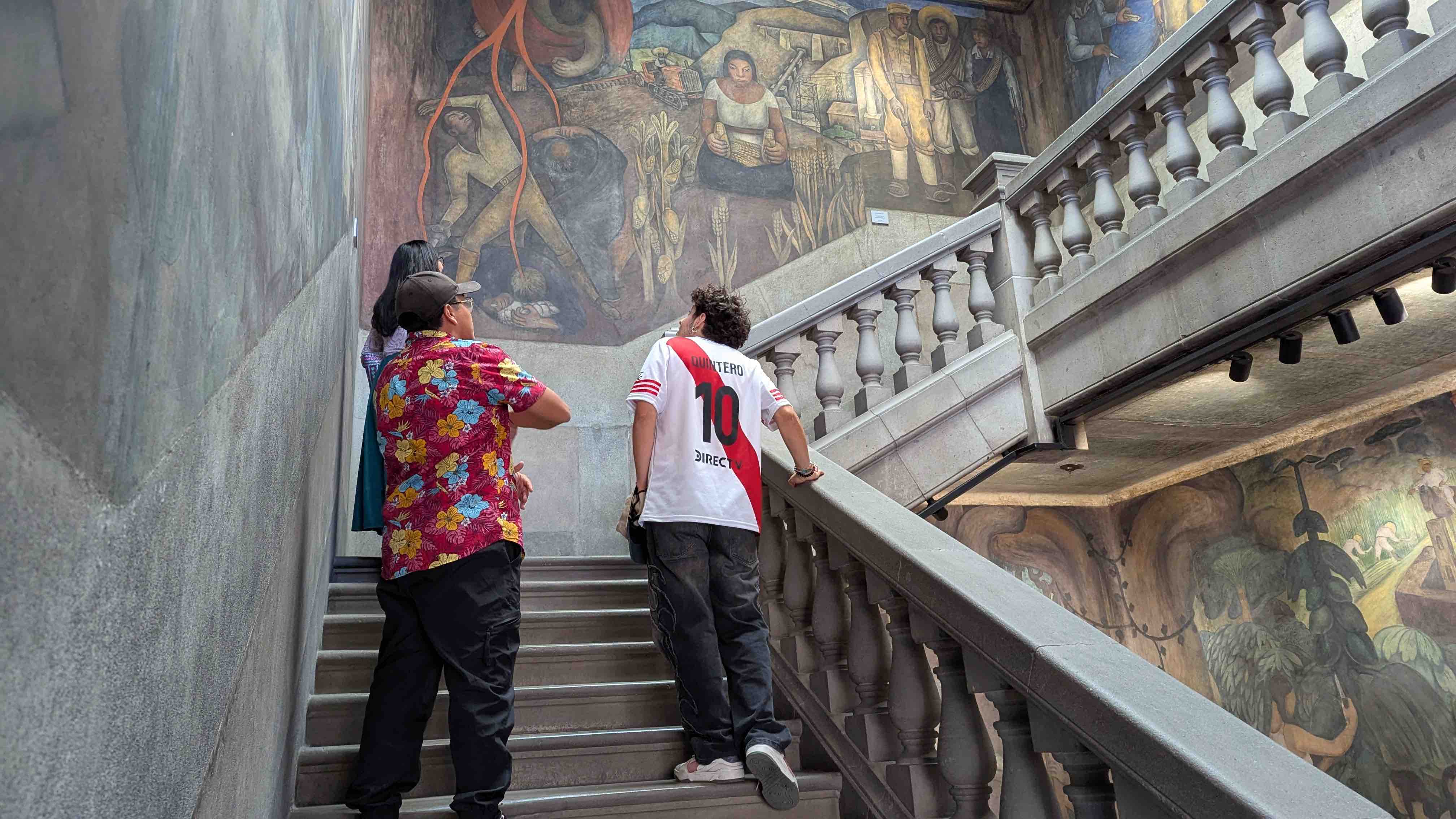 Alternative Historic Center Tour: Murals, Legends and Underground Sites.
