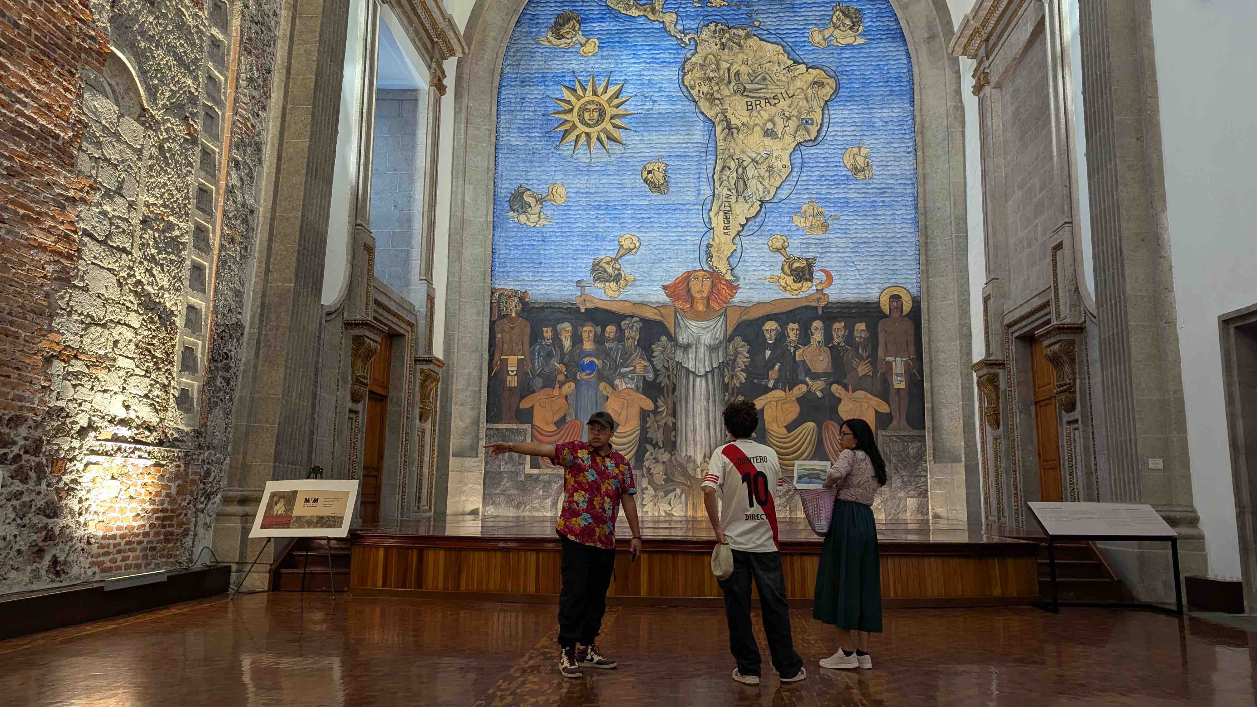 Alternative Historic Center Tour: Murals, Legends and Underground Sites.
