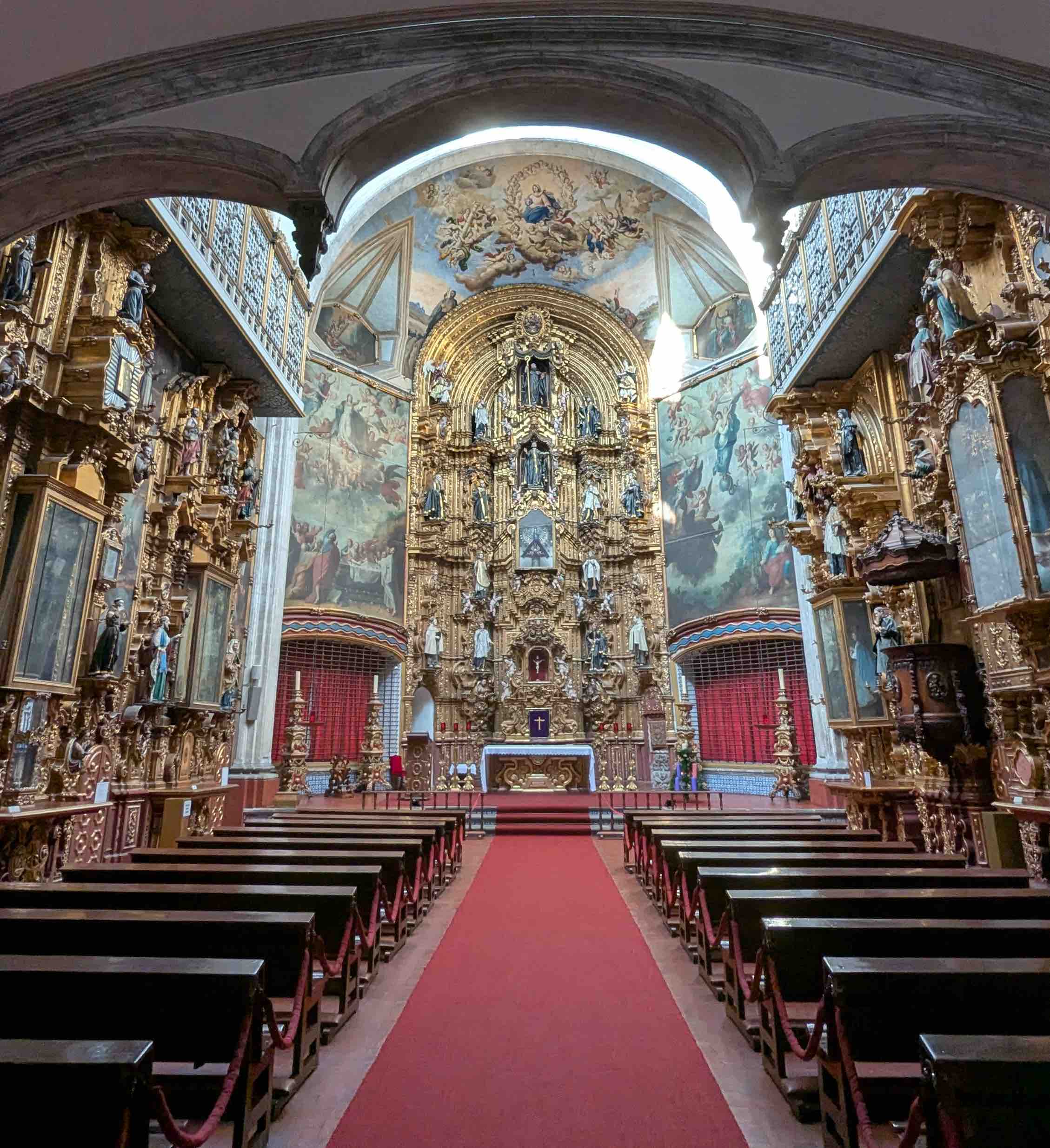 Alternative Historic Center Tour: Murals, Legends and Underground Sites.
