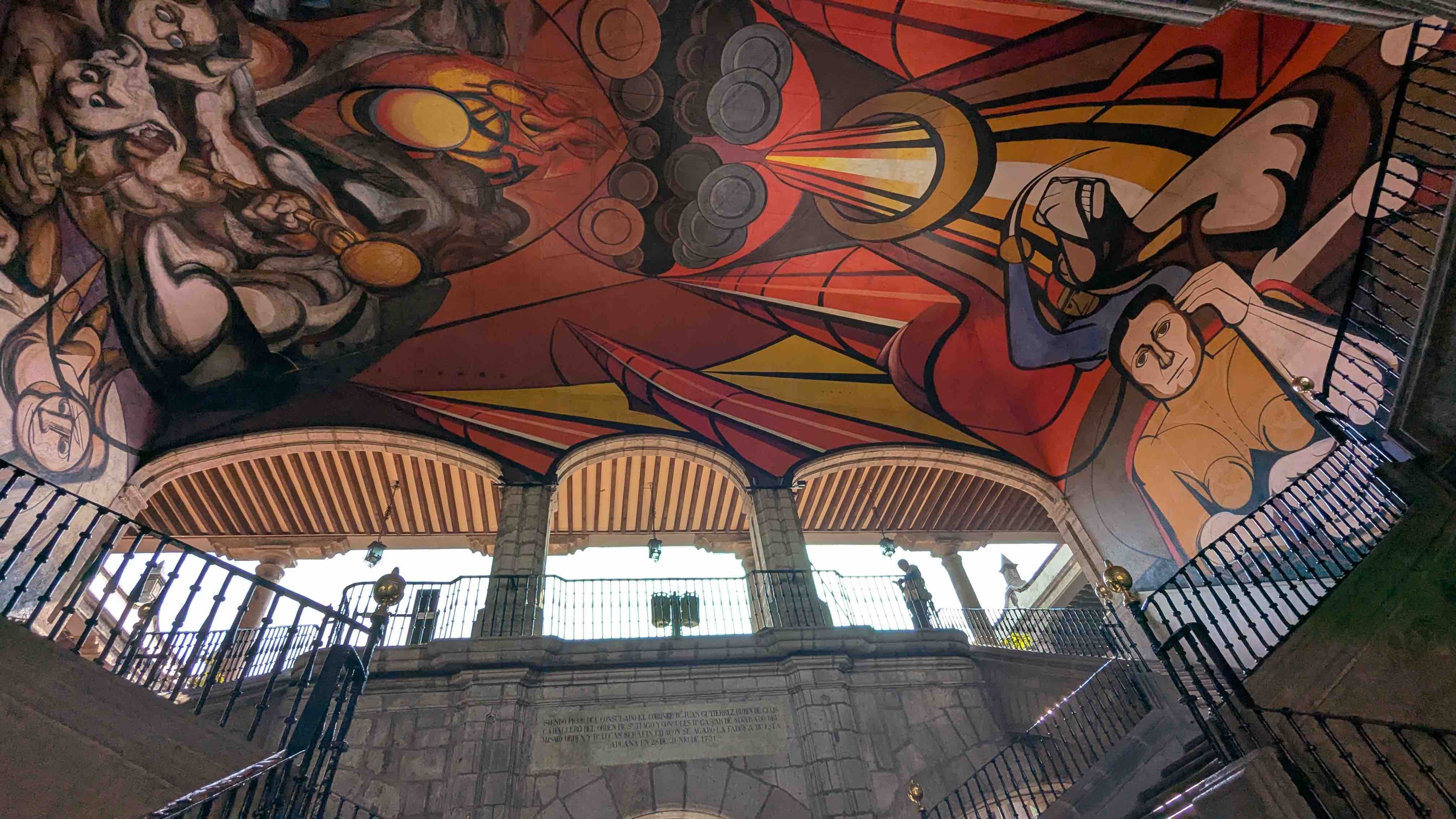 Alternative Historic Center Tour: Murals, Legends and Underground Sites.
